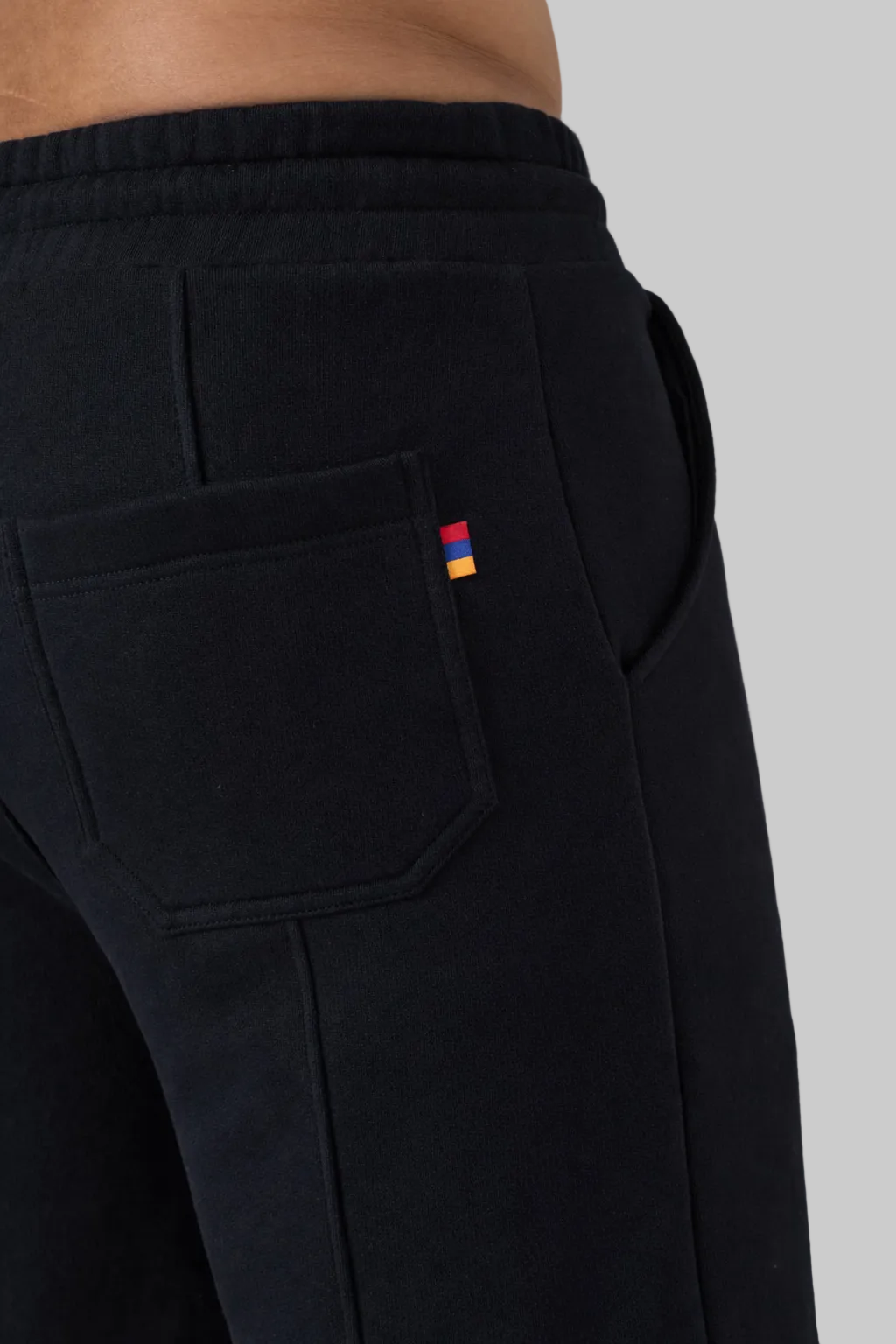 AWANI, YEREVAN BLACK/WHITE LOGO SHORTS