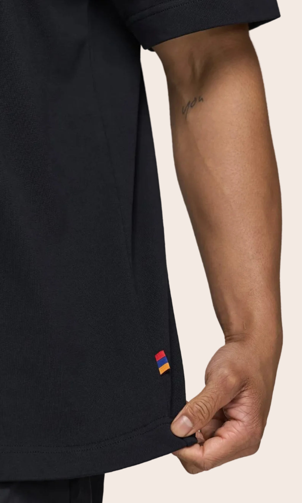 AWANI CLASSICS - BLACK OVERSIZED T-SHIRT